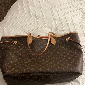 Beautiful LV NEVERFULL GM Used but in excellent condition!!